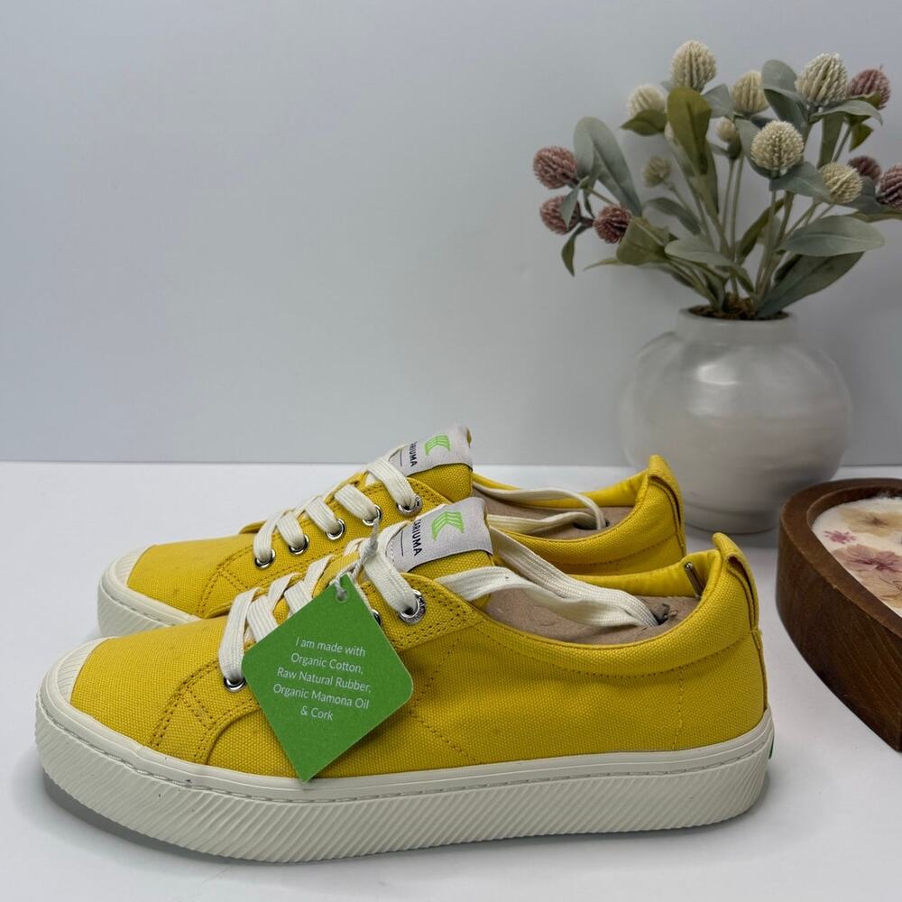 Cariuma OCA Low Casual Canvas Sneaker Yellow Women's 8.5 NWB FLAW